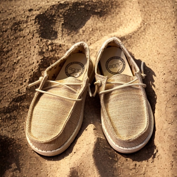 Hey Dude Other - Hey Dude Wendy size us k12  NWOB tan tweed with‎ white laces, they are kids size